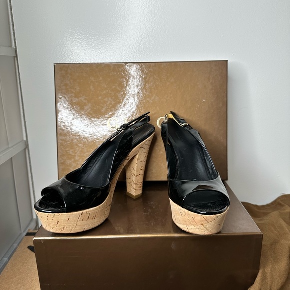 GUCCI BLACK PATENT LEATHER CORK SLINGBACK PUMPS SIZE 34 - Picture 2 of 10